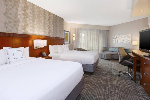 Ένα ή περισσότερα κρεβάτια σε δωμάτιο στο Courtyard by Marriott Oklahoma City Downtown