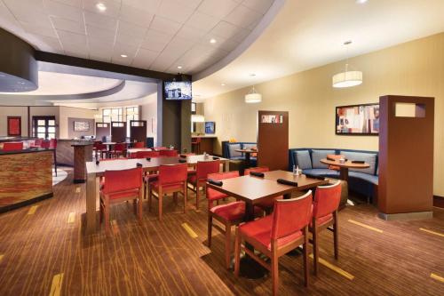 Εστιατόριο ή άλλο μέρος για φαγητό στο Courtyard by Marriott Oklahoma City Downtown