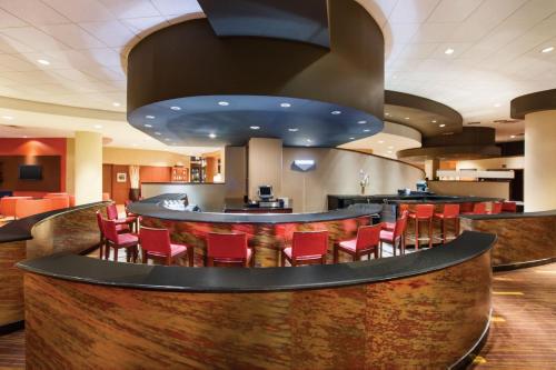 Εστιατόριο ή άλλο μέρος για φαγητό στο Courtyard by Marriott Oklahoma City Downtown