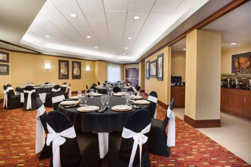 Εστιατόριο ή άλλο μέρος για φαγητό στο Courtyard by Marriott Oklahoma City Downtown