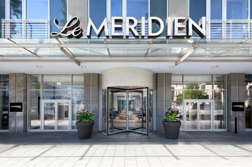 a building with a sign that readsiane meridian at Le Méridien Munich in Munich