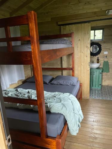 a bedroom with two bunk beds in a cabin at Ecolodge Finca Lalu in Santa Rosa de Cabal