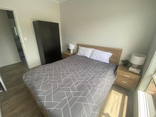 Ένα ή περισσότερα κρεβάτια σε δωμάτιο στο Moonta Bay Holiday Home
