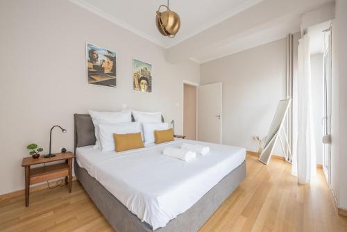 Spacious 2BDs Apt With Acropolis View In Center