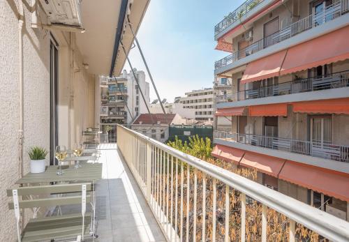 Spacious 2BDs Apt With Acropolis View In Center