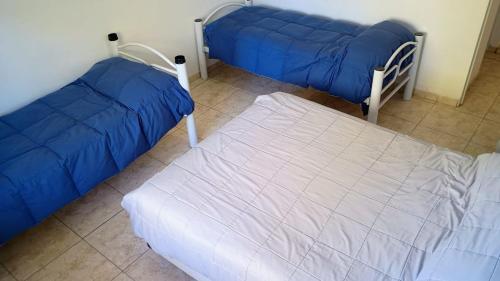 En eller flere senge i et værelse på Complejo Arenas