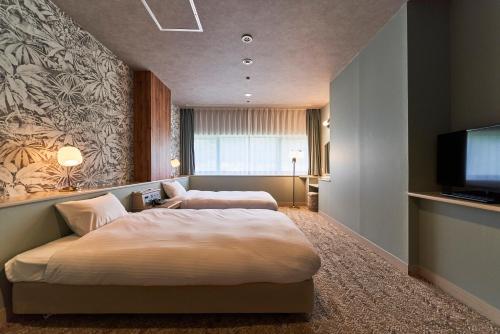 Postel nebo postele na pokoji v ubytování Katsuyama New Hotel