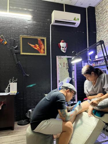 Επισκέπτες που μένουν στο DH Tattoo