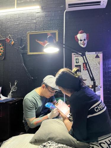 Επισκέπτες που μένουν στο DH Tattoo