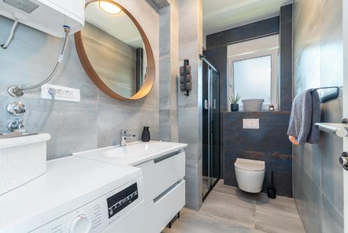 Apartments with swimming pool Okrug Gornji, Ciovo - 23649