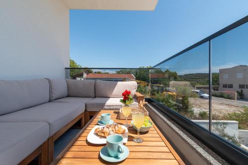 Apartments with swimming pool Okrug Gornji, Ciovo - 23649