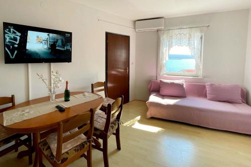 Apartments with WiFi Crikvenica - 23654