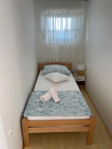 Apartments with WiFi Crikvenica - 23654