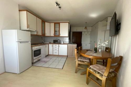 Apartments with WiFi Crikvenica - 23654