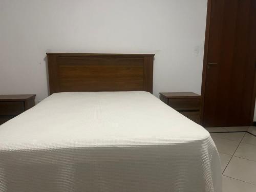 En eller flere senge i et værelse på Vila Esperanza