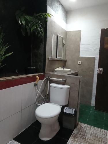 Bilik mandi di Wahyu Gili 1