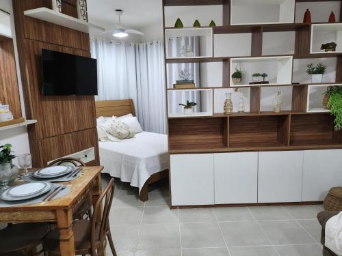 Μια τηλεόραση ή/και κέντρο ψυχαγωγίας στο Loft com Praia e Lazer