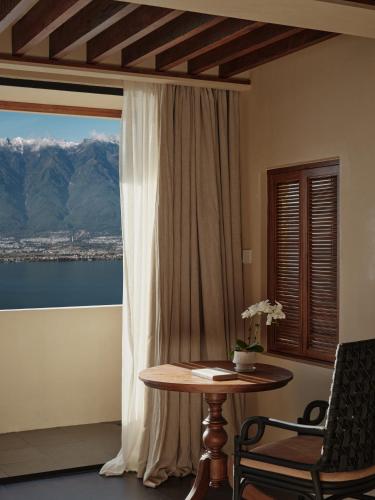 a table and chair in a room with a window at 大理空岛半山海景民宿 in Dali