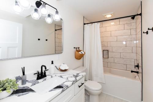 Gallery image of Family Duplex Suite in Downtown Sandusky Sleeps 12! in Sandusky