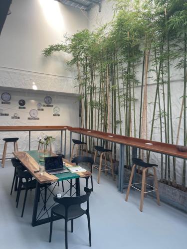 Coffee Connextions Cafe & Rooms餐厅或其他用餐的地方