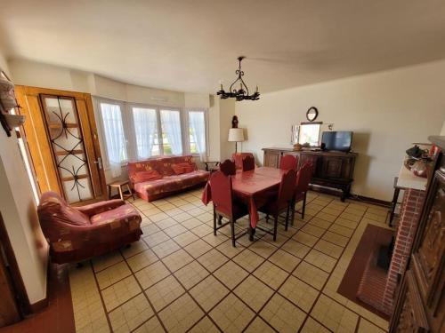 Photo de la galerie de l'établissement Maison vacances à Notre-Dame-de-Monts - 6 pers, proche plage, WIFI, animaux admis, parking - FR-1-540-302, à Notre-Dame-de-Monts