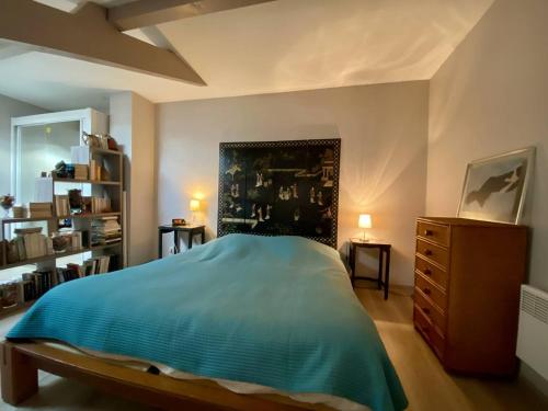 Postel nebo postele na pokoji v ubytování Cambo-les-Bains : Grand Studio Duplex avec Terrasse et Parking, Animaux Acceptés - FR-1-495-147