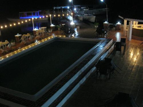Πισίνα στο ή κοντά στο Fisherman's Inn Hotel on the Luminous Lagoon
