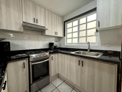 Dapur atau dapur kecil di Casa familiar en Morelia