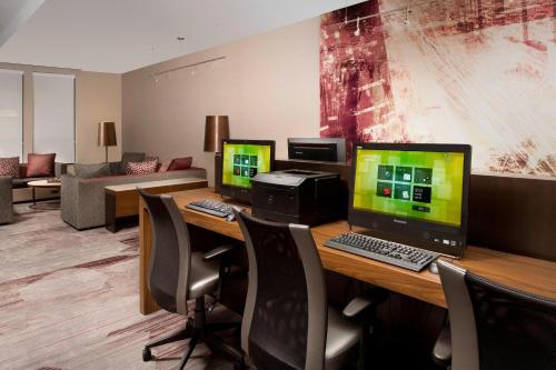 TV a/nebo společenská místnost v ubytování Courtyard by Marriott Lufkin