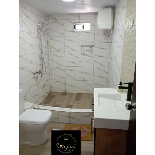a bathroom with a toilet and a sink at Utopía in Balneario Argentino