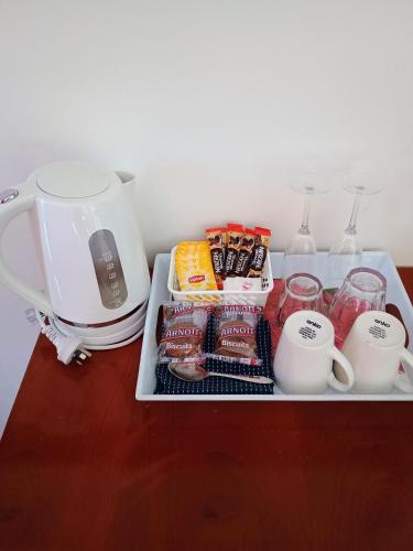 Kaffee-/Teezubehör in der Unterkunft Across Country Motor Inn