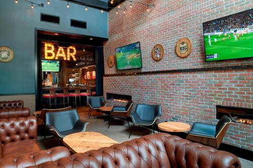 Μια τηλεόραση ή/και κέντρο ψυχαγωγίας στο Courtyard by Marriott Detroit Downtown