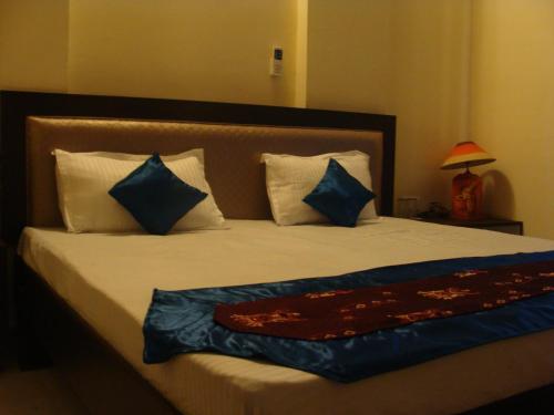 A bed or beds in a room at Hotel Abhinandan Grand