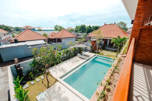 an overhead view of a swimming pool in a house at Kubu Dangin Guest House Kerobokan in Seminyak