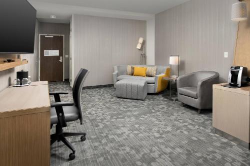 Χώρος καθιστικού στο Courtyard by Marriott Las Cruces at NMSU