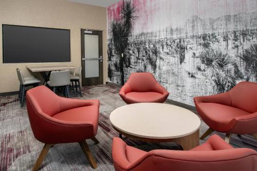 Χώρος καθιστικού στο Courtyard by Marriott Las Cruces at NMSU
