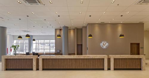 a lobby of an office building with a reception desk at Tulip Inn Sete Lagoas in Sete Lagoas