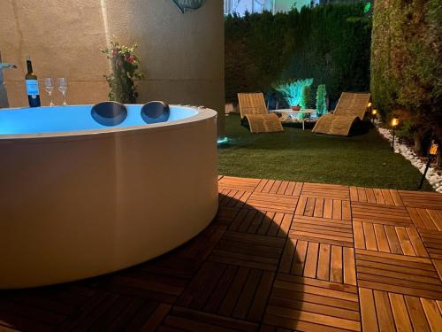 Gallery image of Elegant Bungalow with Jacuzzi Villa Loi Charls in Torrevieja in Torrevieja