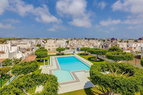 Gallery image of Elegant Bungalow with Jacuzzi Villa Loi Charls in Torrevieja in Torrevieja