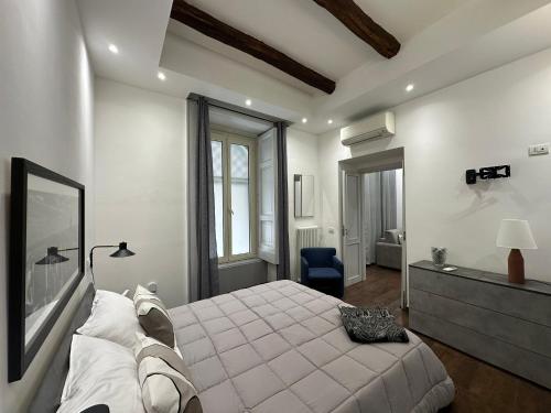 Bilocale a Chiaia vicino a Via dei Mille