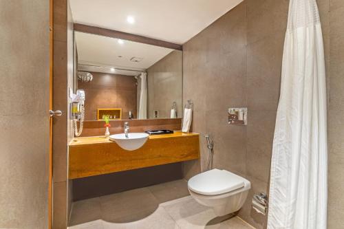 Ein Badezimmer in der Unterkunft Sterling Kodai Valley