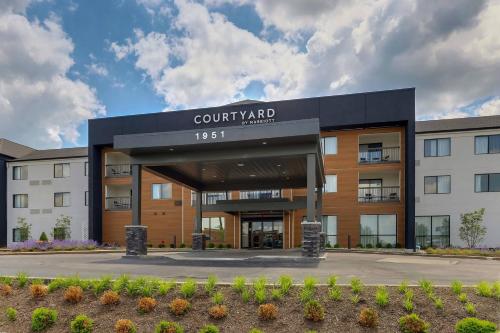 a rendering of a building with a court yard at Courtyard Lexington South/Hamburg Place in Lexington