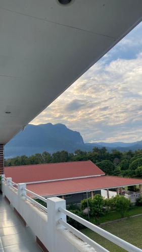 a view of a building with a mountain in the background at ชมดอยรีสอร์ท in Chiang Dao