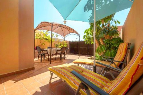 Casa Golfin - colorful house with large terrace in the sunny south