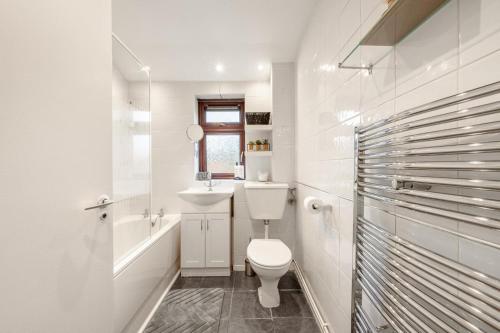 Bilik mandi di Charming retreat in Waltham Cross, Hertfordshire