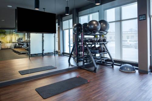 a room with a television and a bunch of balls at Courtyard Kansas City Olathe in Olathe