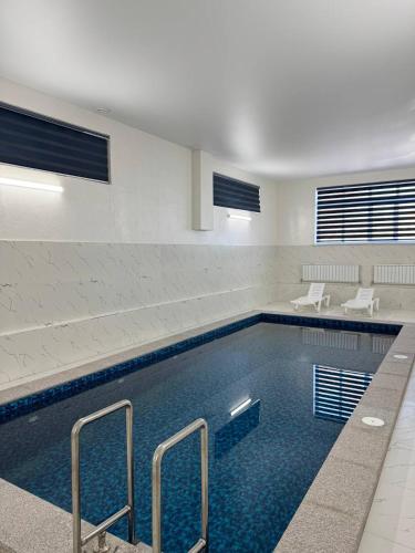 The swimming pool at or close to Турист