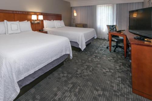 TV a/nebo společenská místnost v ubytování Courtyard by Marriott Albany