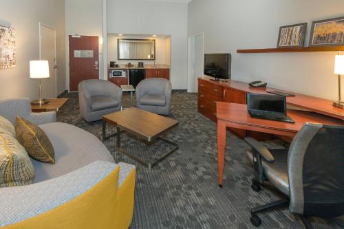 TV a/nebo společenská místnost v ubytování Courtyard by Marriott Albany