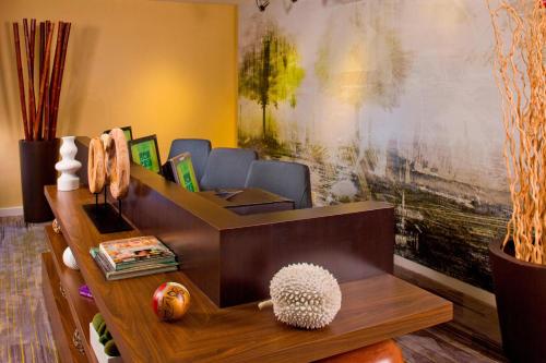 a office with a desk with chairs in a room at Courtyard Orlando International Drive/Convention Center in Orlando